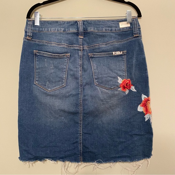 Seven7 Embroidered Denim Skirt Size 10 - Picture 6 of 6